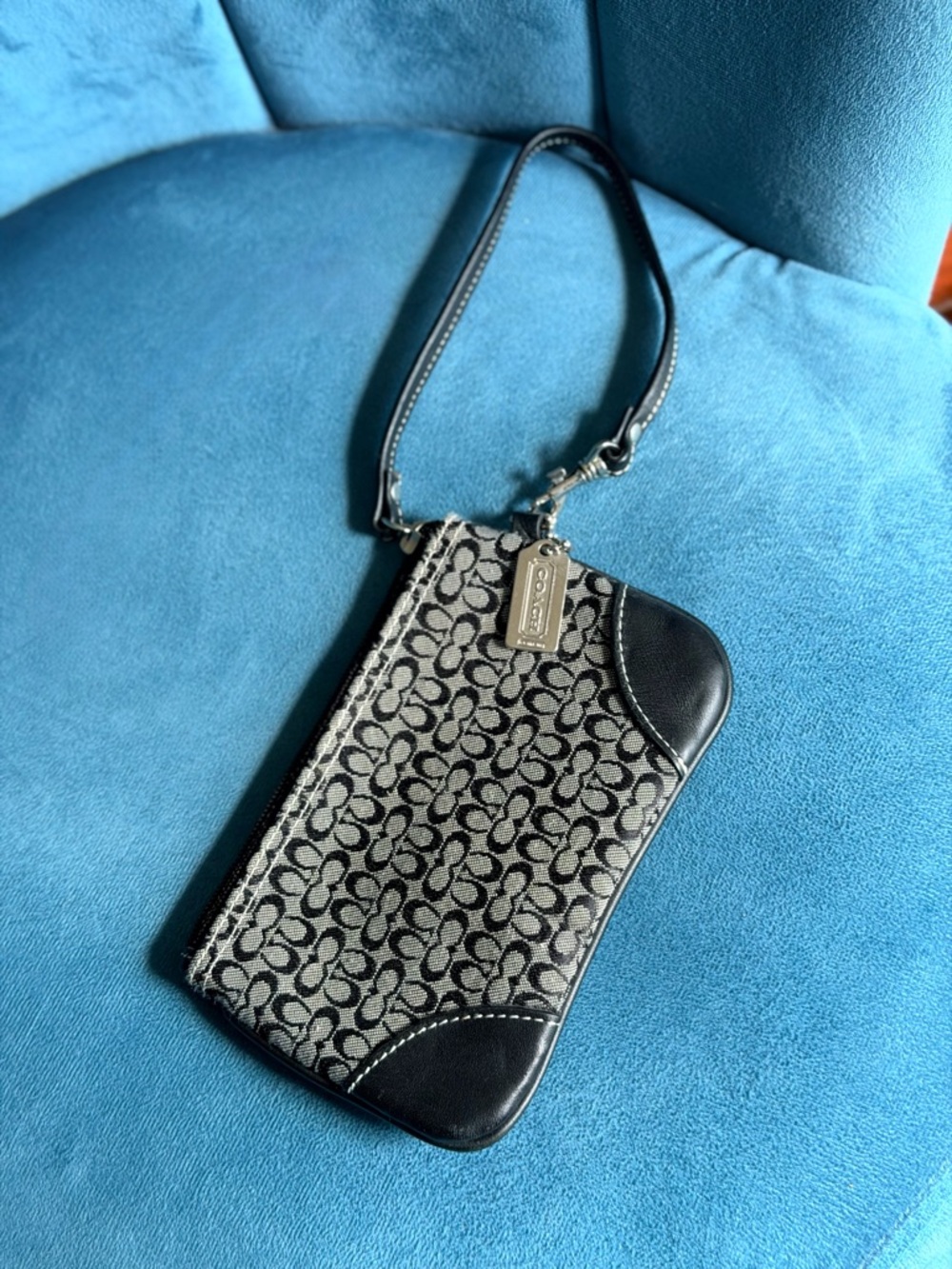 NWOT - Coach Black and Gray Signature Canvas Wristlet - Picture 2 of 5